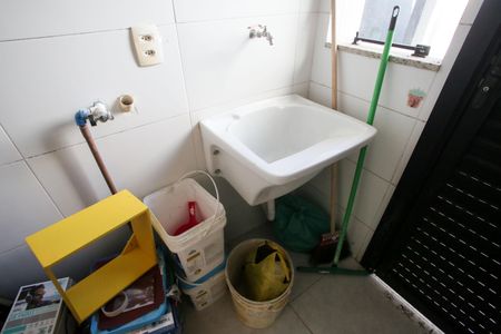 Casa de condomínio à venda com 174m², 4 quartos e 2 vagasÁrea de Serviço