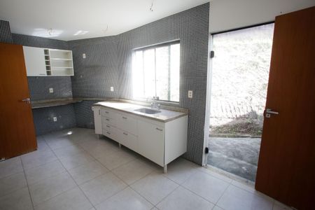 Casa de condomínio à venda com 174m², 4 quartos e 2 vagasCozinha