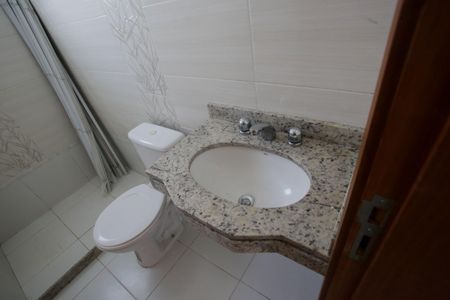 Casa de condomínio à venda com 174m², 4 quartos e 2 vagasBanheiro da Suíte 2