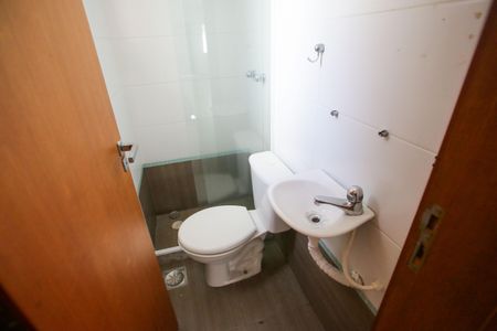 Casa de condomínio à venda com 174m², 4 quartos e 2 vagasLavabo