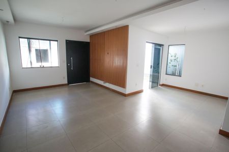 Casa de condomínio à venda com 174m², 4 quartos e 2 vagasSala