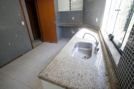 Casa de condomínio à venda com 174m², 4 quartos e 2 vagasCozinha