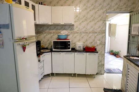 Casa à venda com 120m², 4 quartos e 2 vagas Casa à venda com 120m², 4 quartos e 2 vagasCozinha