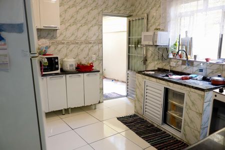 Casa à venda com 120m², 4 quartos e 2 vagas Casa à venda com 120m², 4 quartos e 2 vagasCozinha