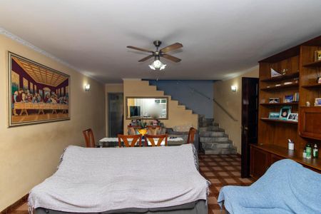 Casa para alugar com 158m², 4 quartos e 2 vagas Casa para alugar com 158m², 4 quartos e 2 vagasSala