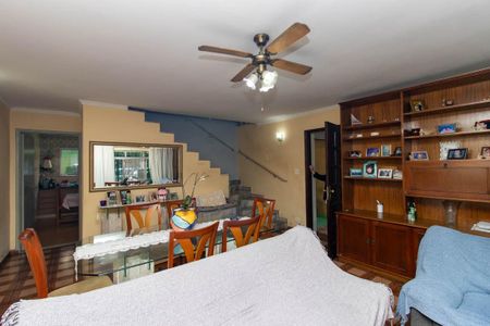 Casa para alugar com 158m², 4 quartos e 2 vagas Casa para alugar com 158m², 4 quartos e 2 vagasSala