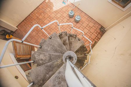 Casa à venda com 135m², 3 quartos e 2 vagasEscadas