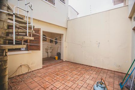 Casa à venda com 135m², 3 quartos e 2 vagasQuintal