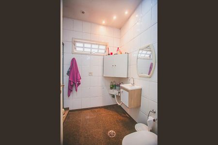 Casa à venda com 135m², 3 quartos e 2 vagasBanheiro