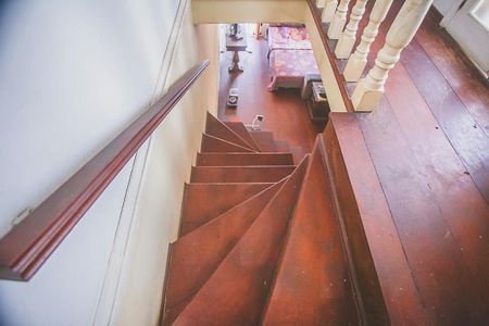 Casa à venda com 135m², 3 quartos e 2 vagasEscadas