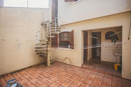 Casa à venda com 135m², 3 quartos e 2 vagasQuintal