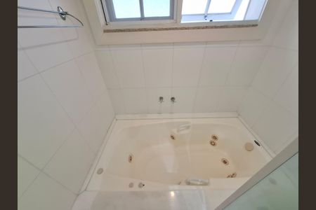 Casa à venda com 340m², 7 quartos e 1 vagaBanheiro da suíte 