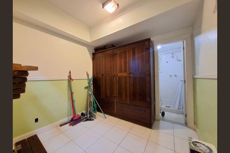 Casa à venda com 340m², 7 quartos e 1 vagaÁrea de serviço- quarto