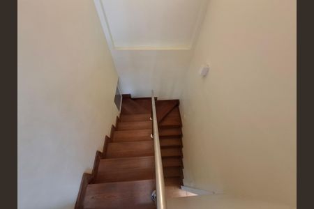 Casa à venda com 340m², 7 quartos e 1 vagaEscadas