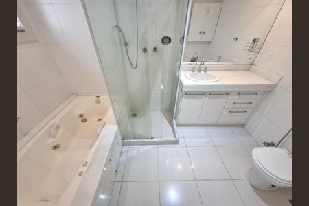 Casa à venda com 340m², 7 quartos e 1 vagaBanheiro da suíte 