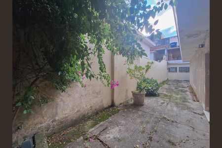 Casa à venda com 900m², 4 quartos e 4 vagasLateral
