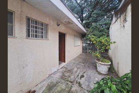 Casa à venda com 900m², 4 quartos e 4 vagasLateral