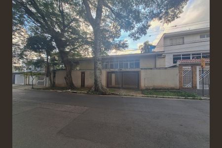 Casa à venda com 900m², 4 quartos e 4 vagasFachada