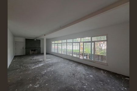 Casa à venda com 900m², 4 quartos e 4 vagasSala