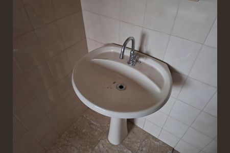 Casa à venda com 900m², 4 quartos e 4 vagasBanheiro Quarto 1