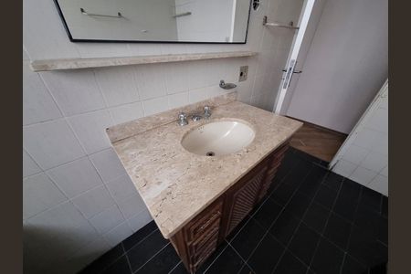 Casa à venda com 900m², 4 quartos e 4 vagasBanheiro Quarto 2