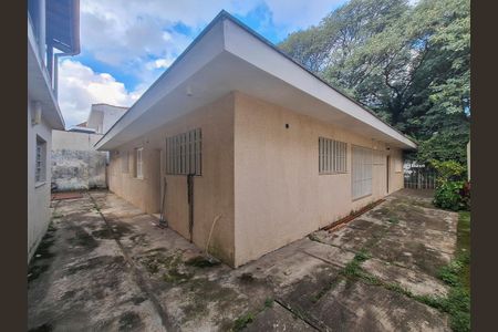 Casa à venda com 900m², 4 quartos e 4 vagasLateral