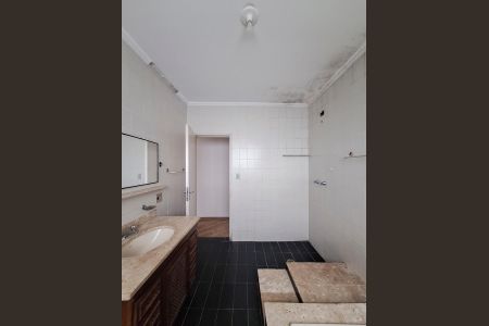 Casa à venda com 900m², 4 quartos e 4 vagasBanheiro Quarto 2