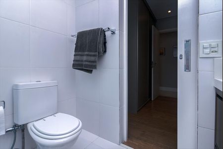 Apartamento à venda com 111m², 2 quartos e 2 vagas Apartamento à venda com 111m², 2 quartos e 2 vagasBanheiro Suíte 2