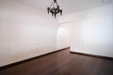 Casa à venda com 145m², 3 quartos e 2 vagasSala