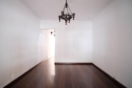 Casa à venda com 145m², 3 quartos e 2 vagasSala