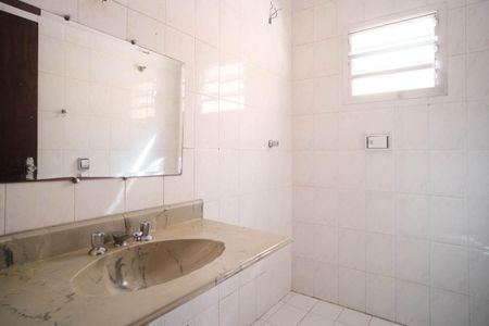 Casa à venda com 145m², 3 quartos e 2 vagasBanheiro