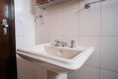 Casa à venda com 145m², 3 quartos e 2 vagasBanheiro