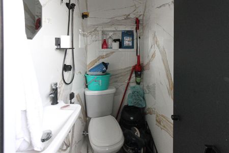 Apartamento à venda com 64m², 2 quartos e 2 vagasBanheiro de Serviço