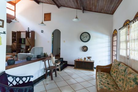 Casa de condomínio à venda com 250m², 4 quartos e 2 vagasSala