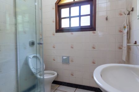 Casa de condomínio à venda com 250m², 4 quartos e 2 vagasBanheiro Social 2