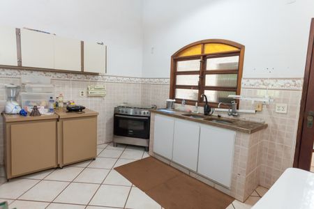 Casa de condomínio à venda com 250m², 4 quartos e 2 vagasCozinha