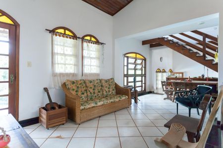 Casa de condomínio à venda com 250m², 4 quartos e 2 vagasSala