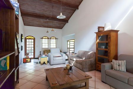 Casa de condomínio à venda com 250m², 4 quartos e 2 vagasSala