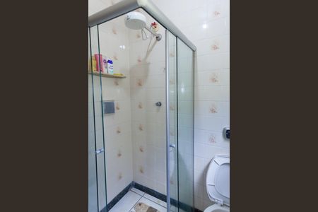 Casa de condomínio à venda com 250m², 4 quartos e 2 vagasBanheiro Social 2