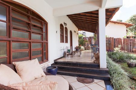 Casa de condomínio à venda com 250m², 4 quartos e 2 vagasÁrea Externa