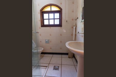 Casa de condomínio à venda com 250m², 4 quartos e 2 vagasBanheiro Social 2