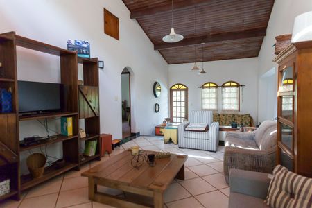 Casa de condomínio à venda com 250m², 4 quartos e 2 vagasSala