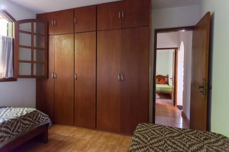 Casa de condomínio à venda com 250m², 4 quartos e 2 vagasQuarto 1