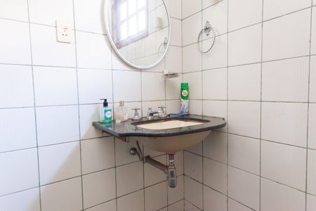 Casa de condomínio à venda com 250m², 4 quartos e 2 vagasBanheiro Social 1