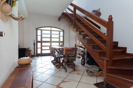Casa de condomínio à venda com 250m², 4 quartos e 2 vagasSala