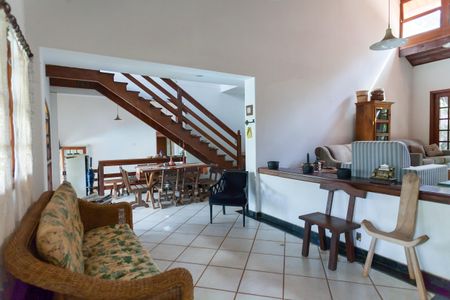 Casa de condomínio à venda com 250m², 4 quartos e 2 vagasSala