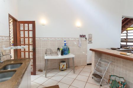 Casa de condomínio à venda com 250m², 4 quartos e 2 vagasCozinha