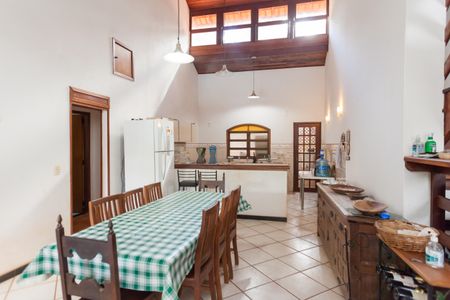 Casa de condomínio à venda com 250m², 4 quartos e 2 vagasCopa