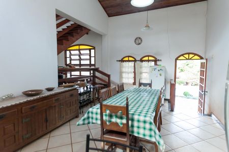 Casa de condomínio à venda com 250m², 4 quartos e 2 vagasCopa