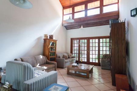 Casa de condomínio à venda com 250m², 4 quartos e 2 vagasSala